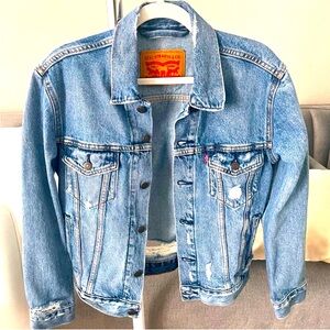LEVIS boyfriend denim oversized distressed jacket
